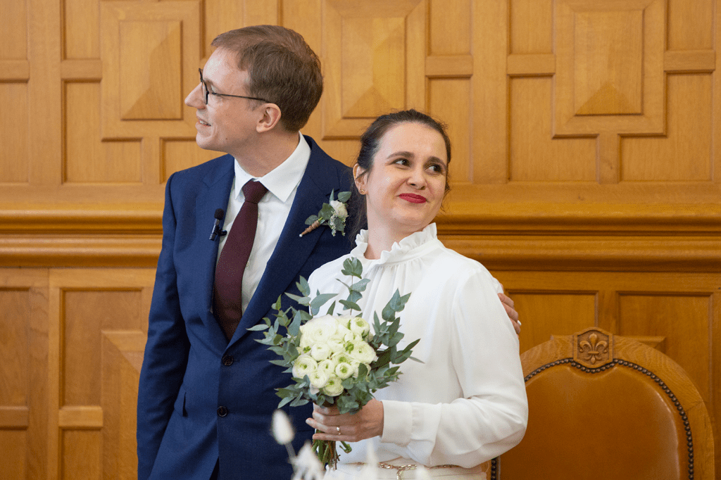 photo des mariés à la mairie 